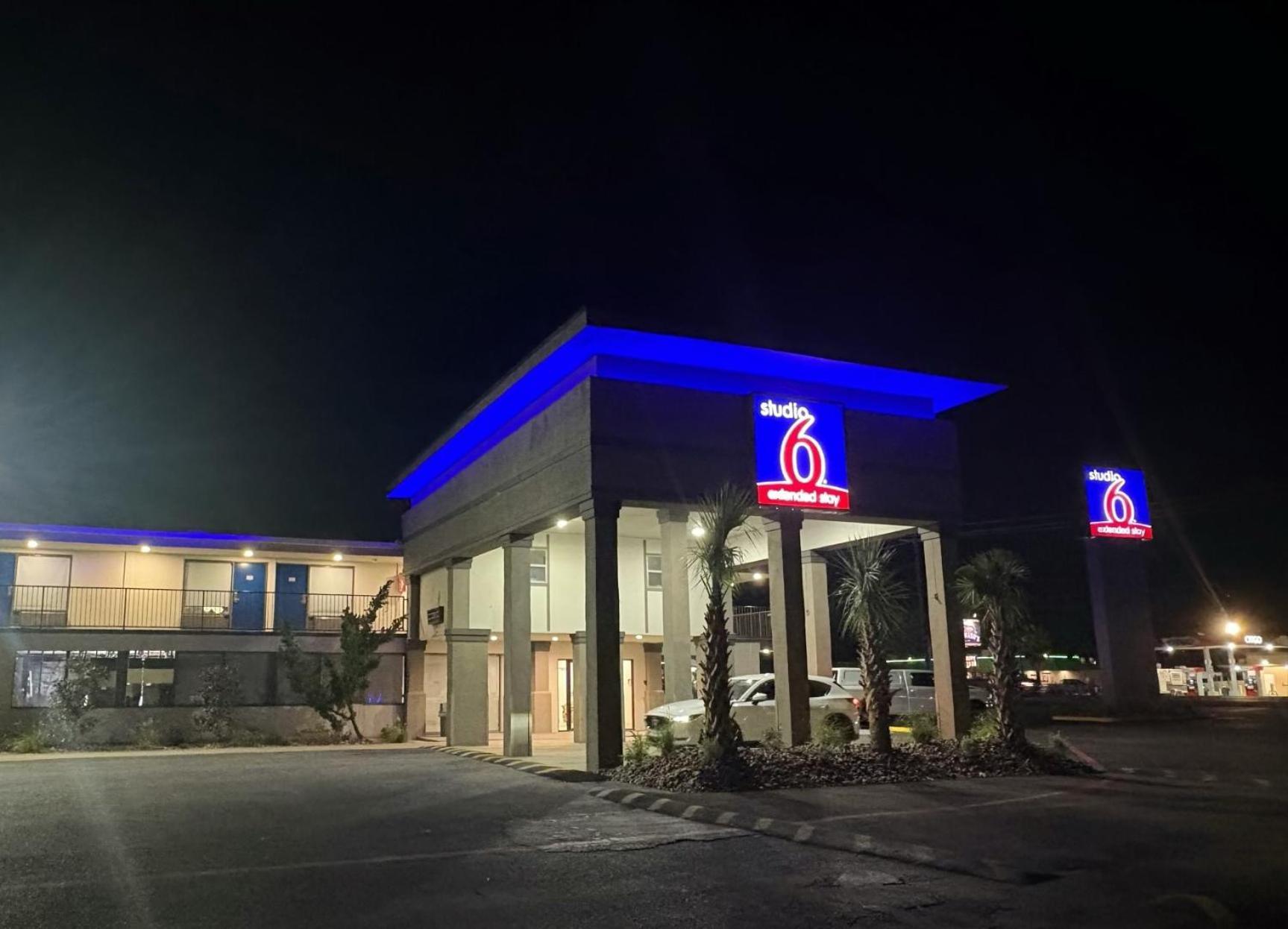 Hotel 6 Alvin, Tx